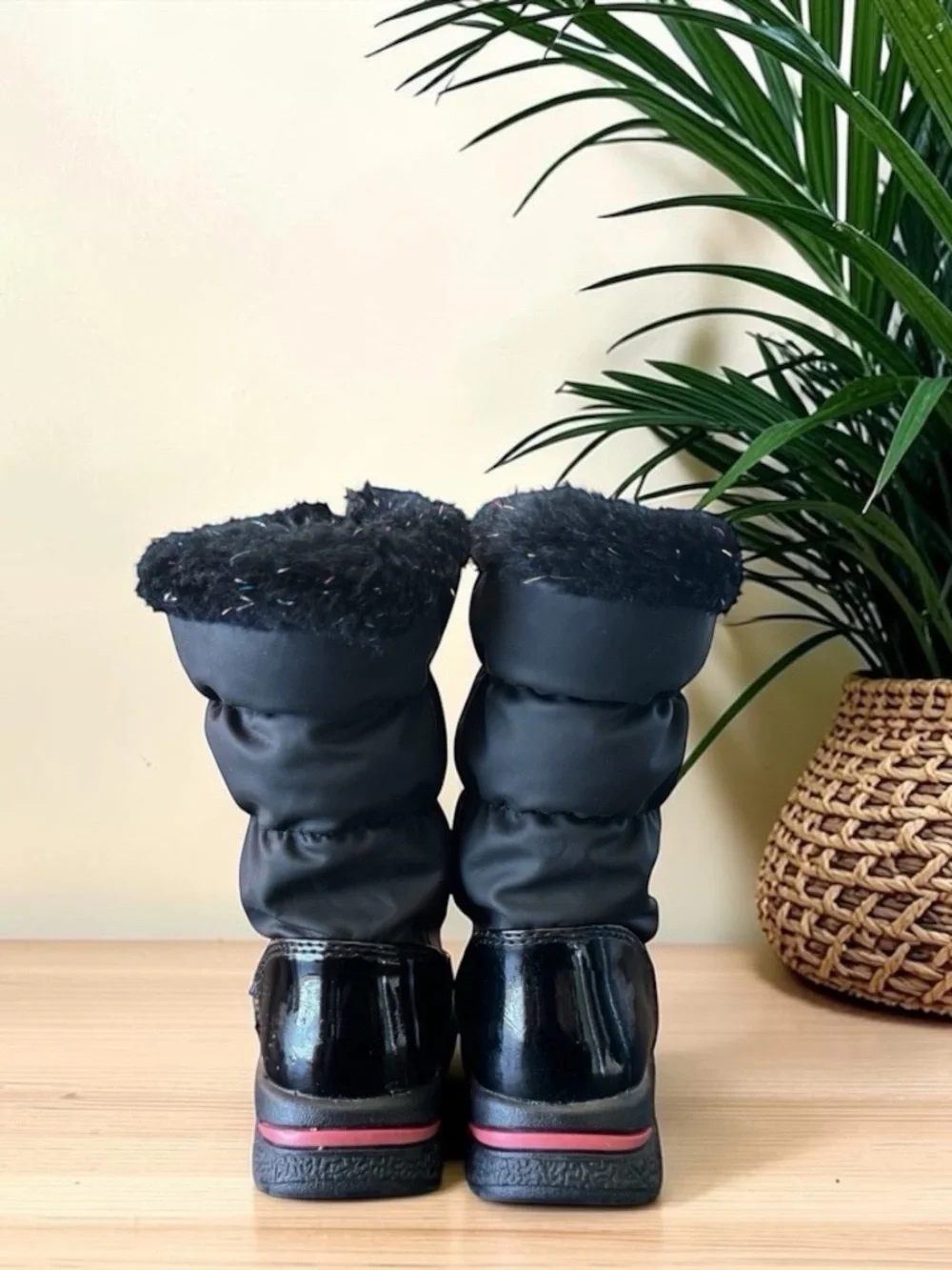 totes black winter
